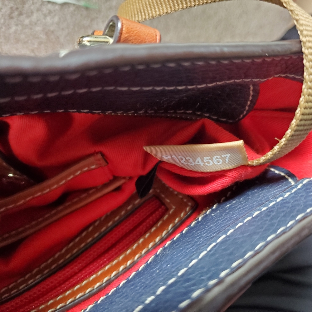 Dooney and Bourke navy blue pebbled leather shoulder bag - Picture 4 of 6